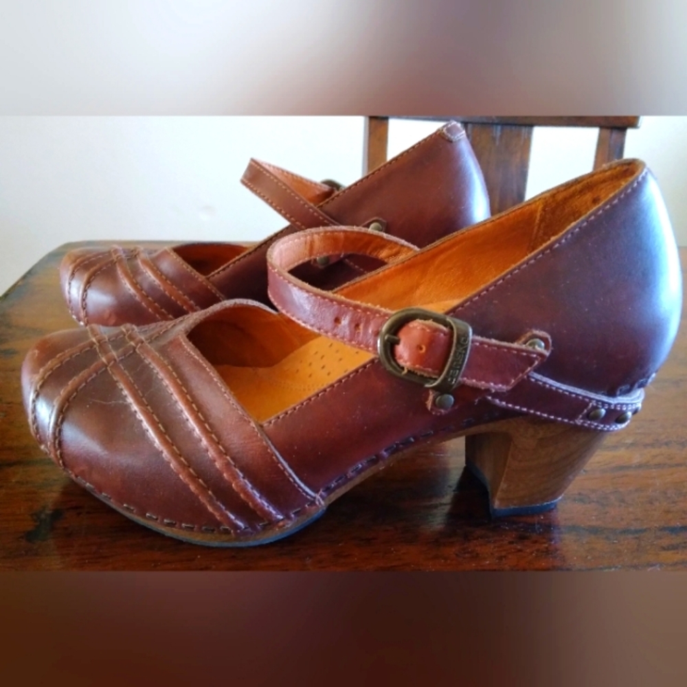 Brown Leather Mary Jane Heels